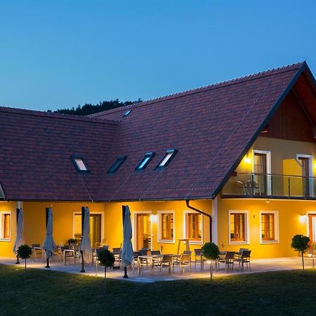 Weingut-Gaestezimmer Uhl Ratsch an der Weinstraße Екстериор снимка