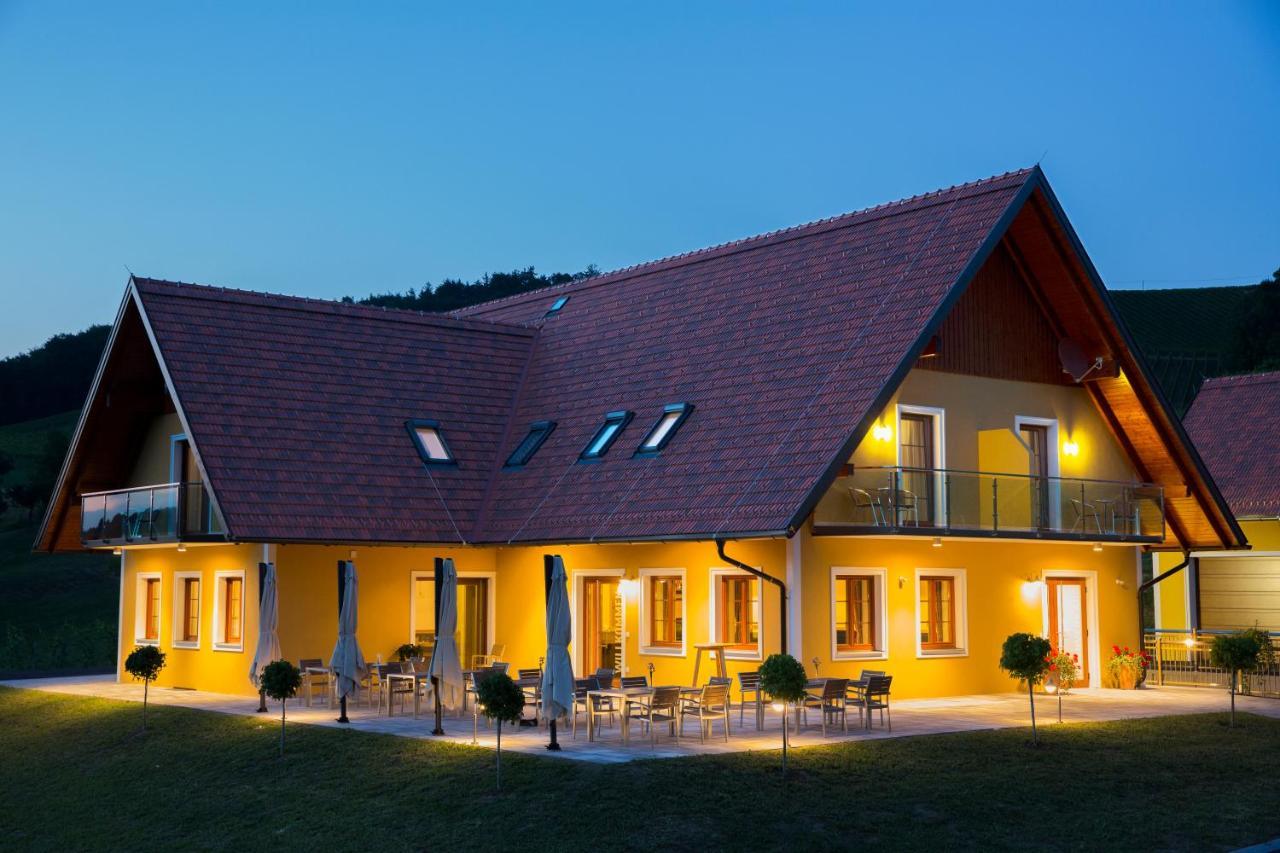Weingut-Gaestezimmer Uhl Ratsch an der Weinstraße Екстериор снимка