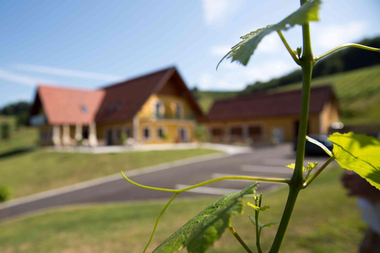 Weingut-Gaestezimmer Uhl Ratsch an der Weinstraße Екстериор снимка