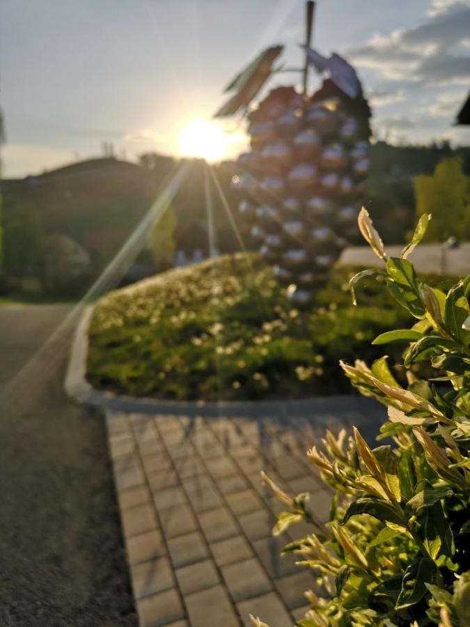Weingut-Gaestezimmer Uhl Ratsch an der Weinstraße Екстериор снимка